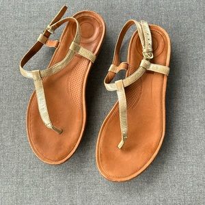 FitFlop Sz 7 Tia T-Strap Toe Thong Sandals Gold Metallic